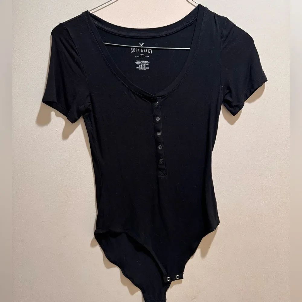 AEO American Eagle Soft & Sexy short sleeve henley bodysuit Small